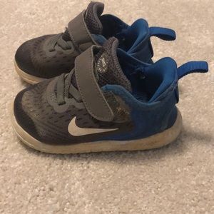 6T boys Nike shoe